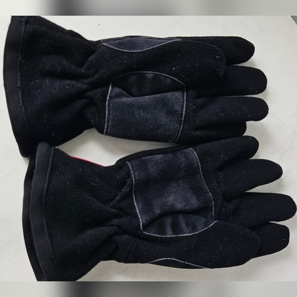 Authentic Prada Black Fleece Gloves with Red Logo Tag - Picture 3 of 8